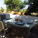 Kypseli House - Garden Home, Steps From Hébergement de vacances Apollonia