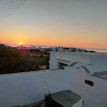 Kypseli House - Quiet Garden For Families & Groups, Steps From Casa de Férias Apollonia